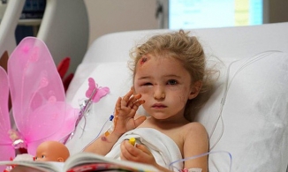 Lính cứu hỏa kể tình tiết xúc động khi cứu bé gái 3 tuổi từ đống đổ nát