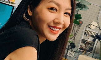 MC Café sáng trở lại dẫn chương trình trực tiếp sau đúng 17 ngày sinh con