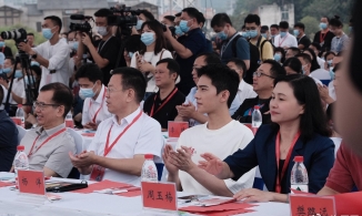 Là đại sứ thương hiệu BVLGARI nhưng Dương Dương giản dị đặc biệt trong dịp quan trọng