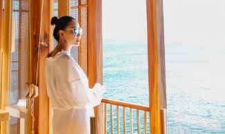 Hoa hậu Hà Kiều Anh diện trang phục trễ nải khoe sắc vóc cuốn hút ở tuổi 45