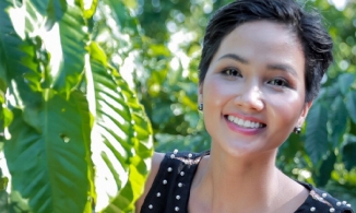 Bị nói 'làm màu' khi đi xe khách giường nằm, Hoa hậu H'Hen Niê bức xúc lên tiếng 