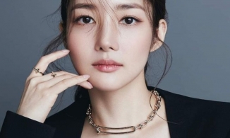 Hướng dẫn 4 kiểu buộc tóc thanh lịch cho nàng U30