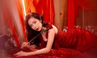 Vẻ đẹp nóng bỏng của “mẹ kế” Kim Oanh trong “Lối nhỏ vào đời”