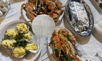 Mang hải sản vào nhà hàng nhờ nấu, khách tá hỏa khi bị thu phí gần 5 'củ'