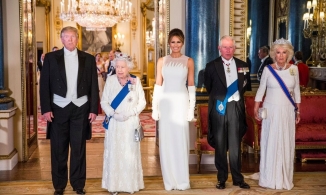 Khó tin: Các đệ nhất phu nhân Hoa Kỳ luôn tìm cách mặc 'đồ đôi' với Nữ hoàng Anh