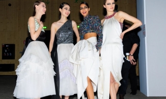 Đột nhập hậu trường hai show diễn Haute Couture đình đám nhất Xuân Hè 2022