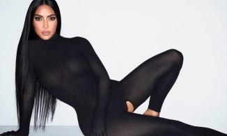 Kim Kardashian gây choáng khi cho ra mắt trang phục hở đũng