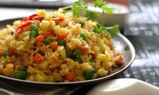 Cách làm cơm chiên Dương Châu giòn ngon và bắt mắt 