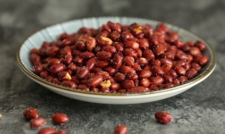 2 cách biến tấu lạc rang quen thuộc thành món ăn cực đưa cơm cho cả gia đình