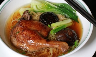 Công thức nấu mì vịt tiềm bổ dưỡng cho bữa tối của cả gia đình