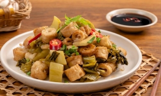 Cách làm lòng heo xào cải chua giòn giòn, lạ miệng, ăn vào dễ nghiền 