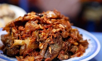 Cách làm ngan cháy tỏi thơm lừng, hấp dẫn cho bữa cơm gia đình ngày cuối tuần