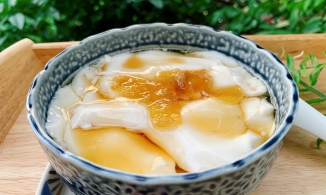 Cách làm tàu hũ nước đường bằng máy xay sinh tố mềm mại chẳng thua kém gì với ngoài hàng