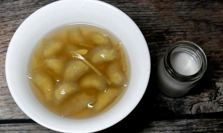 Cách nấu chè bột lọc nhân đậu xanh dẻo ngọt, ấm nóng để ăn vặt chiều đông