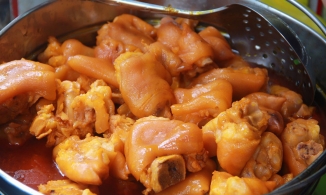 Cách làm chân giò kho nghệ lạ miệng, đưa cơm lại cực đơn giản 