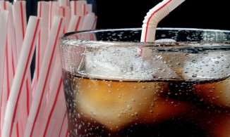 Nước ngọt, bia thừa sau Tết đừng bỏ phí, hãy tận dụng mà nấu ăn, làm đẹp, làm sạch nhà hiệu quả