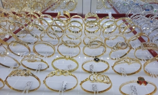 Giá vàng hôm nay 7/12: Vàng trong nước tiến gần ngưỡng 62 triệu, bỏ rơi vàng thế giới lại phía sau