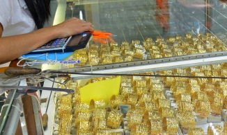 Giá vàng hôm nay 17.12: Đồng loạt tăng mạnh cả trong nước và quốc tế bất chấp nhiều áp lực 