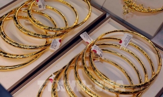 Giá vàng hôm nay 17/1: Vàng thế giới tiếp tục giảm về dưới ngưỡng 1.820 USD