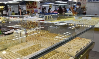 Giá vàng hôm nay 13.4: Vàng thế giới tăng dựng đứng