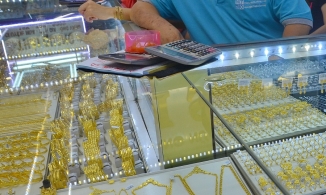 Giá vàng hôm nay 24.4: Vàng trong nước và thế giới đua nhau giảm giá phiên cuối tuần