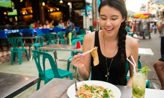 Đi du lịch ăn đồ ăn bản địa - trải nghiệm nếu bỏ lỡ sẽ tiếc vô cùng