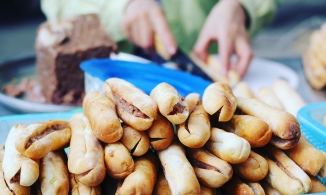 Bánh mì cay, đặc sản dân dã vạn người mê của thành phố hoa phượng đỏ