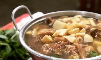 Lẩu gà lá é, món ngon không nên bỏ lỡ của Đà Lạt