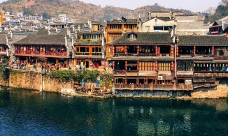 Phượng Hoàng Cổ Trấn - nơi thời gian dừng lại dành cho người muốn sống chậm