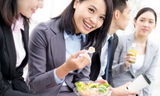 Ăn uống ở văn phòng, xin đừng đánh mất chữ “duyên”