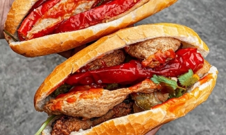 Bánh mì khổ qua cà ớt, phiên bản bánh mì độc lạ của Sài Gòn