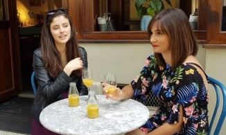 Nước mía ép từ mía đông lạnh Việt Nam đắt khách ở kinh đô ánh sáng Paris