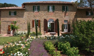 Đắm chìm trong nét quyến rũ của ngôi biệt thự cổ tại miền Trung nước Ý