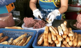 Bánh mì que, thức quà “nhỏ mà có võ” của người dân đất Cảng