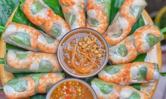 Cách cuốn gỏi cuốn chắc tay, không rách lại khoe được hết nhân tôm thịt