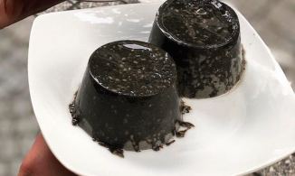 Bánh flan mè đen, hình thức đen xì nhưng nội dung độc đáo khó cưỡng