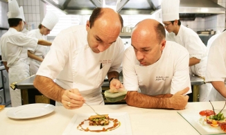 Không cần đi xa, Việt Nam cũng có nhiều nhà hàng gắn sao Michelin danh giá