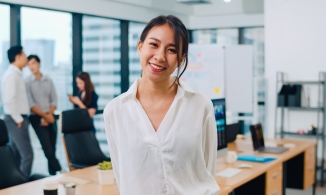 Công sở dù tự do đến mấy, các chị ơi xin đừng quá úi xùi!