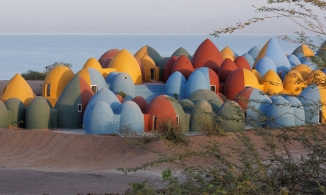 Ngôi làng sở hữu 200 ngôi nhà mái vòm đẹp như truyện cổ tích ở đảo Hormuz