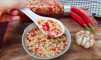 Cách pha nước mắm để tỏi ớt luôn nổi trên bề mặt như ngoài hàng