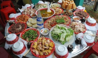 Thương nhớ sự bình dị trong mâm cơm Tết miền Trung