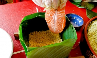 3 loại bánh chưng lạ ngày Tết gọi tên cá hồi, thịt ngan và trứng muối