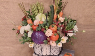 Bó hoa từ rau củ, trái cây cho 8/3: Đẹp, lạ, thiết thực nên tại sao không?