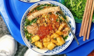 4 quán bún riêu cua ở Hà Nội trả lời câu hỏi 'trưa nay ăn gì no và ngon'