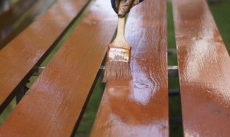 Cách phủ sơn dầu bề mặt gỗ để nội thất gỗ bền đẹp với thời gian