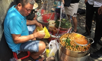 Có những món gì ngon mà hẻm 76 Hai Bà Trưng, quận 1 luôn tấp nập khách?