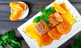 Cách làm cá hồi sốt cam cực ngon ngay tại nhà mà chẳng kém gì ngoài hàng