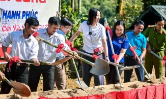 Kỳ Duyên đáp trả hài hước khi đi từ thiện nhưng được hỏi ráo riết: 'Ăn gì đẹp vậy?'