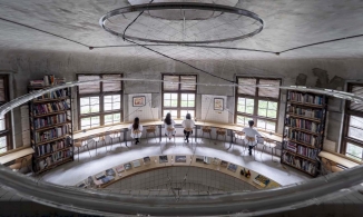 Thư viện được cải tạo từ... nhà tắm công cộng in đậm dấu ấn thời gian