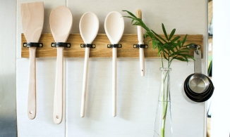 Tự làm giá treo đồ dùng cho phòng bếp gọn gàng chỉ trong 15 phút